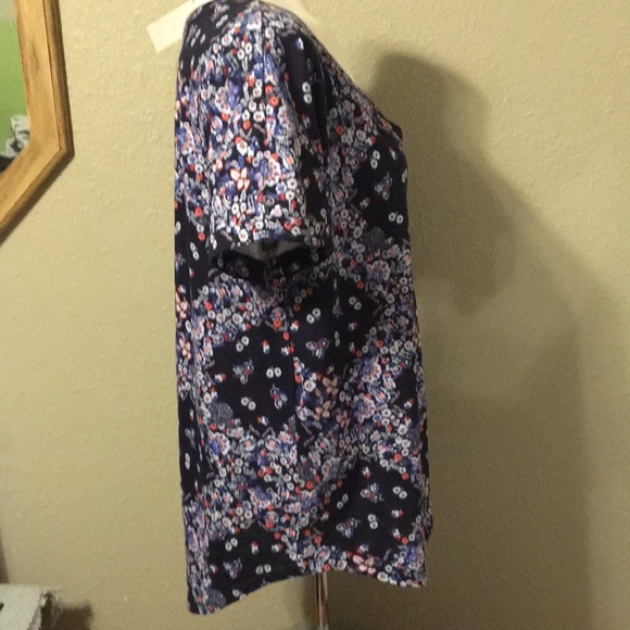 Maurice’s Large V neck T shirt blouse NWT - Picture 5 of 6